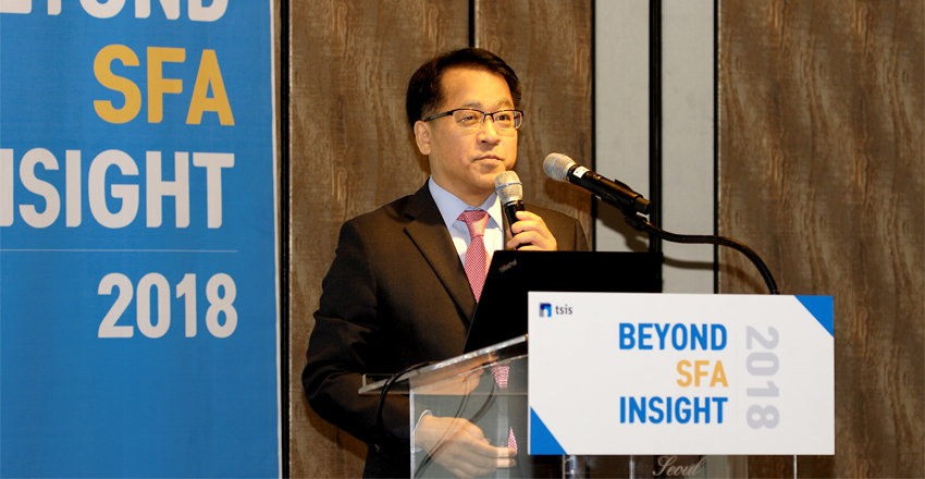 BEYOND SFA INSIGHT 2018 컨퍼런스에서 발표 중인 티시스 최창성 대표